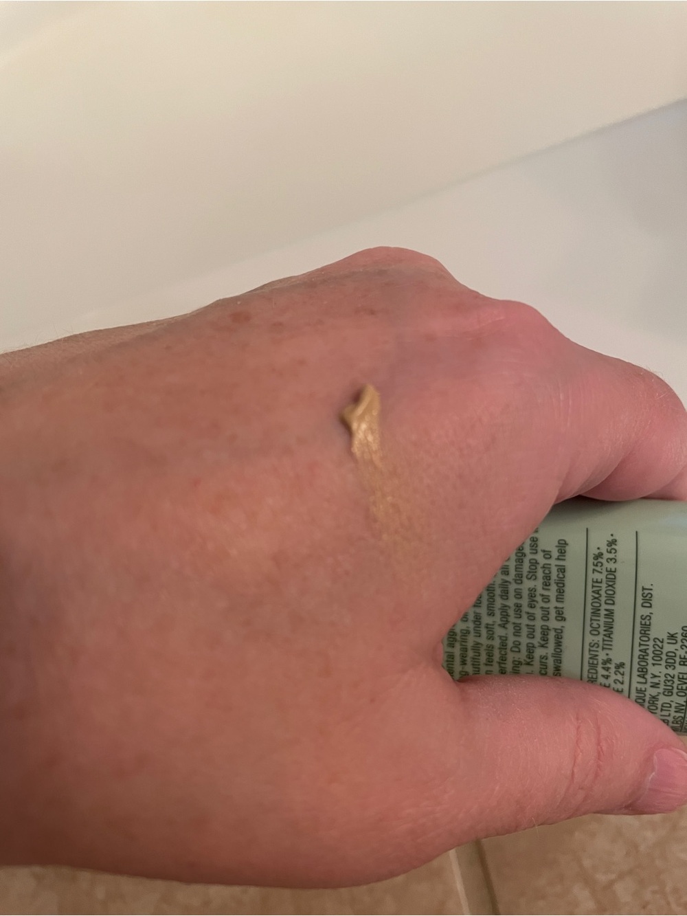 Clinique Age Defense BB Cream - Picture 4 of 4